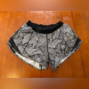 Lulu lemon black and white print shorts size 8